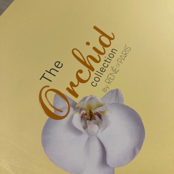 NWT Rene of Paris - Heat Friendly Synthetic Lace Front (mono part) Posh wig - Picture 6 of 10